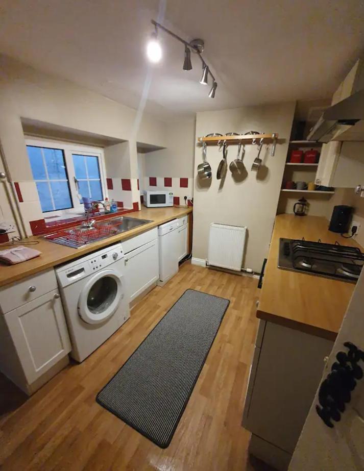 Beautiful Townhouse Next To Royal Victoria Park And Botanical Gardens Within Easy Walking Distance To Bath City Centre エクステリア 写真
