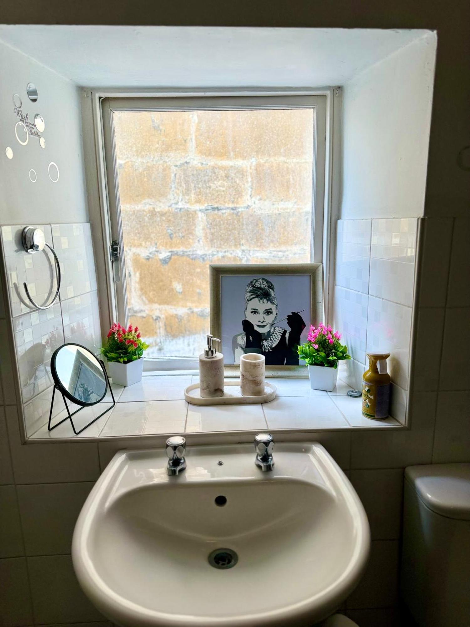 Beautiful Townhouse Next To Royal Victoria Park And Botanical Gardens Within Easy Walking Distance To Bath City Centre エクステリア 写真