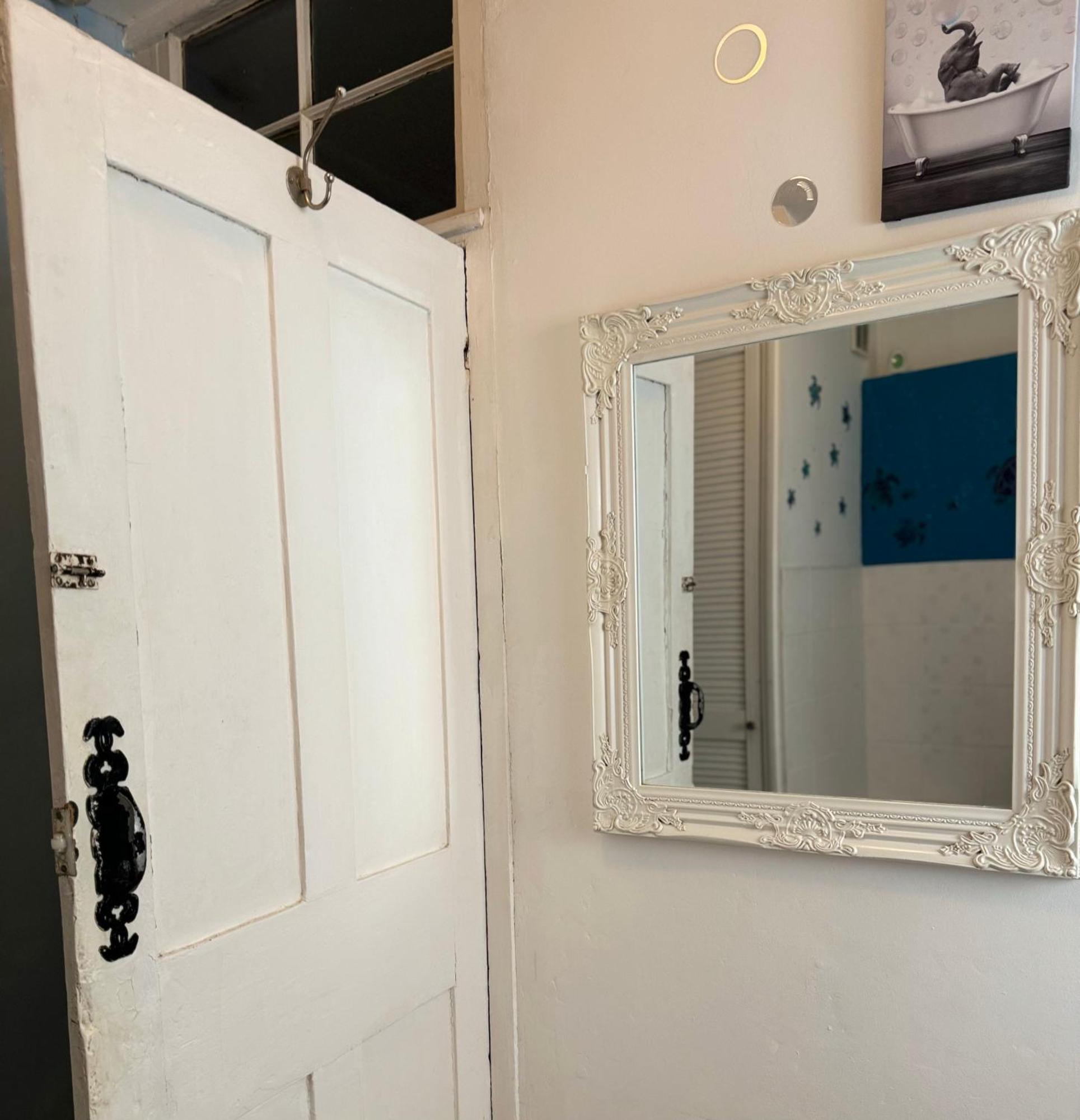 Beautiful Townhouse Next To Royal Victoria Park And Botanical Gardens Within Easy Walking Distance To Bath City Centre エクステリア 写真